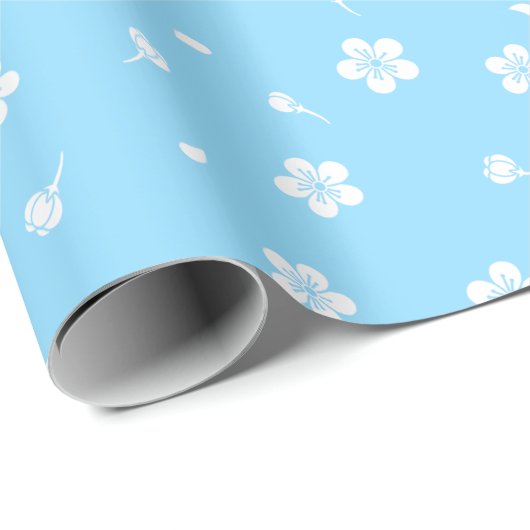 Weiße Blüten auf Baby Blue Pattern Geschenkpapier (Rolleneckpunkt)