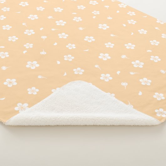 Weiße Blüten auf gelbem Muster Sherpadecke (3/4)