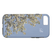 Weiße Blüten, blauer Hintergrund, Monogramm Case-Mate iPhone Hülle (Rückseite (Horizontal))