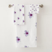 Weiße Blüten mit lila Mitte Geschenk Badhandtuch Set (Insitu)