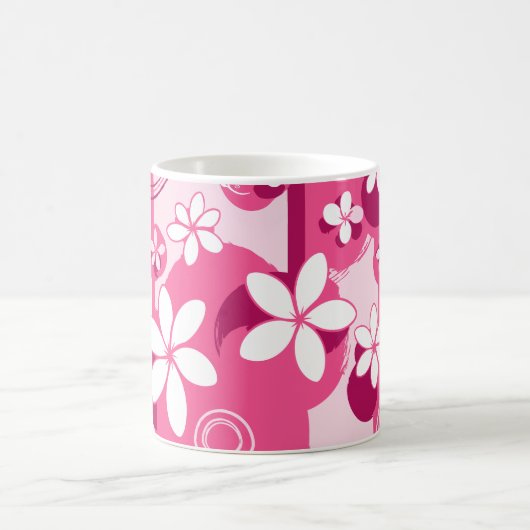 Weiße Blüten mit rosa Umrandung Kaffeetasse (Mittel)