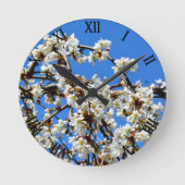 Weiße Blütenblüte, Kirschbaum Runde Wanduhr (Vorderseite)