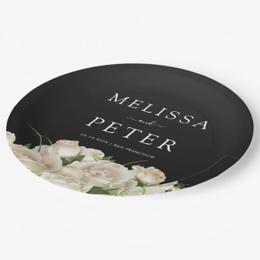 Weiße Blütenschwarz Elegante Minimalistische Hochz Pappteller (Schrägansicht)