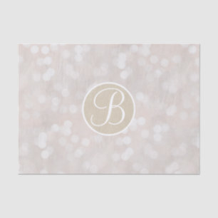 Weiße Bokeh-Lichter funkeln Monogramm Buchstabe In Seidenpapier