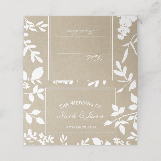 Weiße botanische Blätter Einfache rustikale Hochze Platzkarte (Außenseite Aufgefaltet)