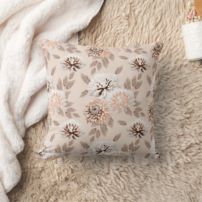 Weiße, braune Blume auf cremefarbenem Hintergrund. Kissen (Decke)