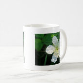 Weisse Brombeerblüte Kaffeetasse (VorderseiteRechts)