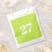 Weiße Buchstabennummer in grün anpassen Geschenktütchen (Ausgeschnitten)