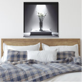 Weiße Calla Lily Bouquet im Spotlight Leinwanddruck (Insitu (Schlafzimmer))