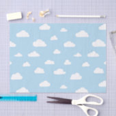 Weiße Cartoon-Wolken auf blauem Hintergrund-Muster Seidenpapier (Handwerk)