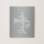 Weiße Cursive und Grau-Monogramm | Editierbare Far Puzzle (Vertikal)
