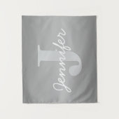 Weiße Cursive und Grau-Monogramm | Editierbare Far Wandteppich (Vorderseite)