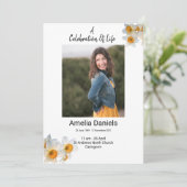 Weiße Daffodil Feier des Lebens Fotokarte Ankündigung (Stehend Vorderseite)