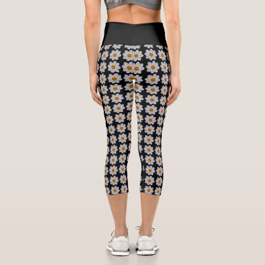 Weiße Dahlia Blumenmuster auf schwarz Capri Leggings (Rückseite)