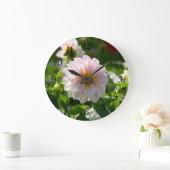 Weiße Dahlie im Foto Große Wanduhr (Zuhause)