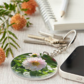 Weiße Dahlie im Foto Schlüsselanhänger (Vorderseite rechts)