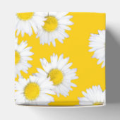 Weiße Daisy auf gelbem Hintergrund Geschenkschachtel (Oben)