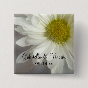 Weiße Daisy auf graue Hochzeit Button