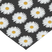 Weiße Daisy-Floral-Muster auf schwarz Kurzer Tischläufer (Ecke)