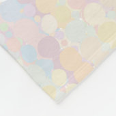 Weiße Daisy mit pastellfarbenen Punkten Fleecedecke (Ecke)