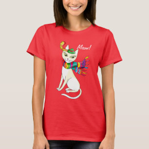 weiße Dekorativkatze in Hut und Schal auf Schwarz T-Shirt