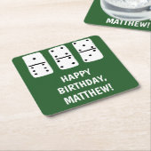 Weiße Dominosteine mit schwarzen Punkten auf Grün Rechteckiger Pappuntersetzer (angewinkelt)