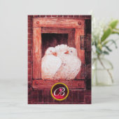 WEISSE DOVEN IM ROTEN FENSTER-WEDDGEM-MONOGRAM EINLADUNG (Stehend Vorderseite)