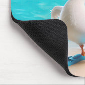 Weiße Dusche mit Flippern am Strand Mousepad (Ecke)