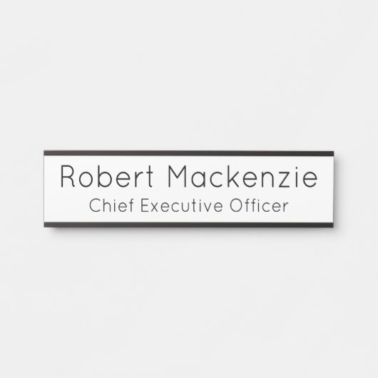 Weiße, einfache, moderne Hecktür - Namensplatte Türschild (Vorderseite )