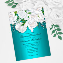 Weiße elegante Rosen auf aquafarbener Hochzeitsein