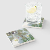 Weiße Ente in gelben Affodien Untersetzer (Seitenansicht)