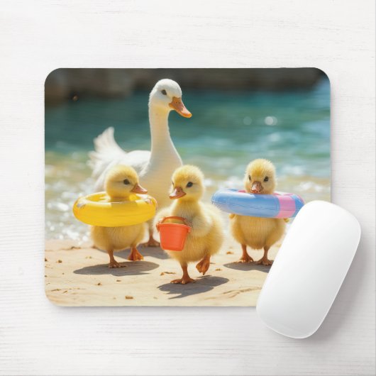 Weiße Ente mit Ducklings am Strand Mousepad (Mit Mouse)
