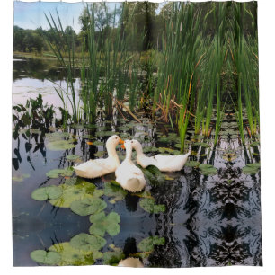 Weiße Enten, Lilienpads, Fesseln, Seeufer Duschvorhang