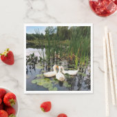 Weiße Enten, Lilienpads, Fesseln, Seeufer Serviette (Beispiel)