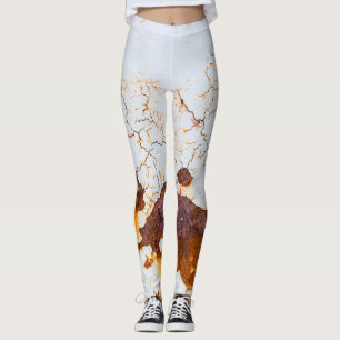 Weiße Farbe gebrochen, rostiges Auto. Leggings