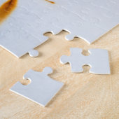 Weiße Farbe gebrochen, rostiges Auto. Puzzle (Seite)