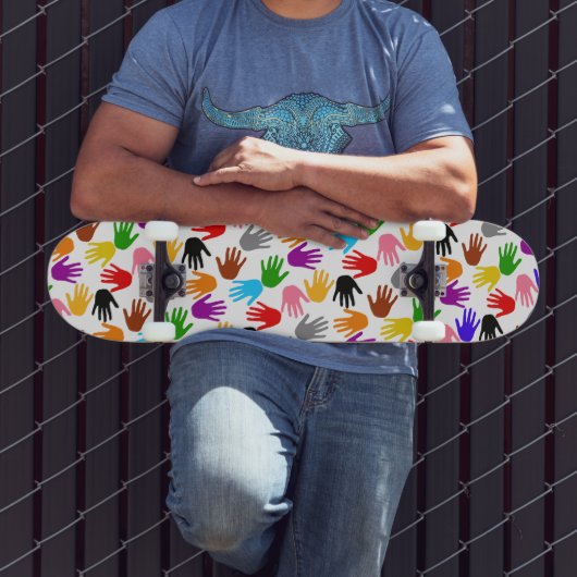 Weiße farbenfrohe Handabdruck-Musterdesign  Skateboard (Außenbereich 3)