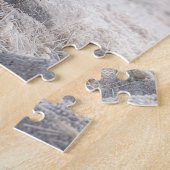 Weiße Feder auf einem Strandsteinhaufen Puzzle (Seite)