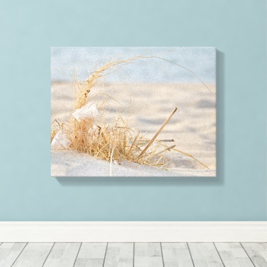 Weiße Feder im Strandrasen Leinwanddruck (Insitu (Holzboden))