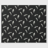 Weiße Federn auf schwarz Geschenkpapier (Flach)