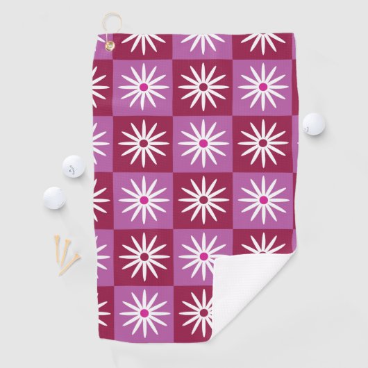 Weiße Fenstertür auf roten und rosafarbenen Karton Golfhandtuch (Insitu)