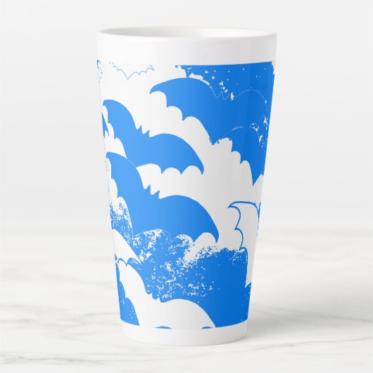 Weiße Fledermäuse in Flugblau Milchtasse (Vorderseite)