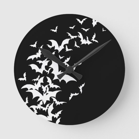 Weiße Fledermäuse in Schwarz Runde Wanduhr (Vorderseite)