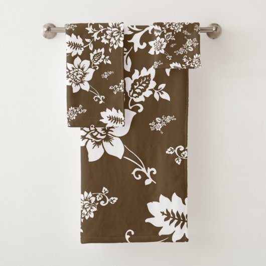 Weiße Flora auf Choco Brown Hintergrund Badhandtuch Set (Insitu)