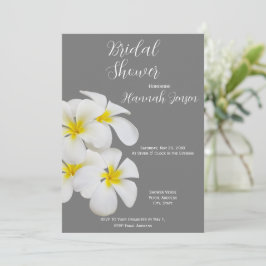 Weiße Frangipani-Blume, auf Mittelgrau, Bridal Einladung