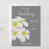 Weiße Frangipani-Blume, mittelgrau, Hochzeit Einladung (Vorderseite)