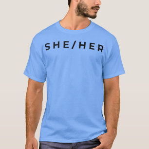 Weiße Frau mit ihren Pronomen Subtile Trans Pride T-Shirt