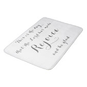 Weiße Freude und gesegnet sein Badematte (Schrägansicht)