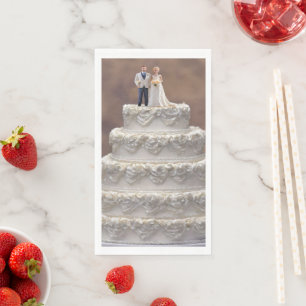 Weiße fünfstöckige Hochzeitstorte mit Brautpaar, Serviette