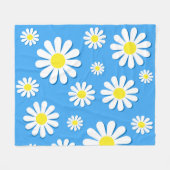 Weiße Gänseblümchen mit blauem Hintergrund Fleecedecke (Vorderseite (Horizontal))